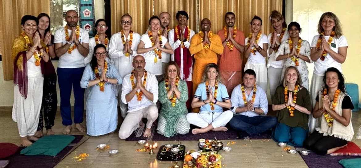 300-hour-meditation-teacher-training-in-rishikesh