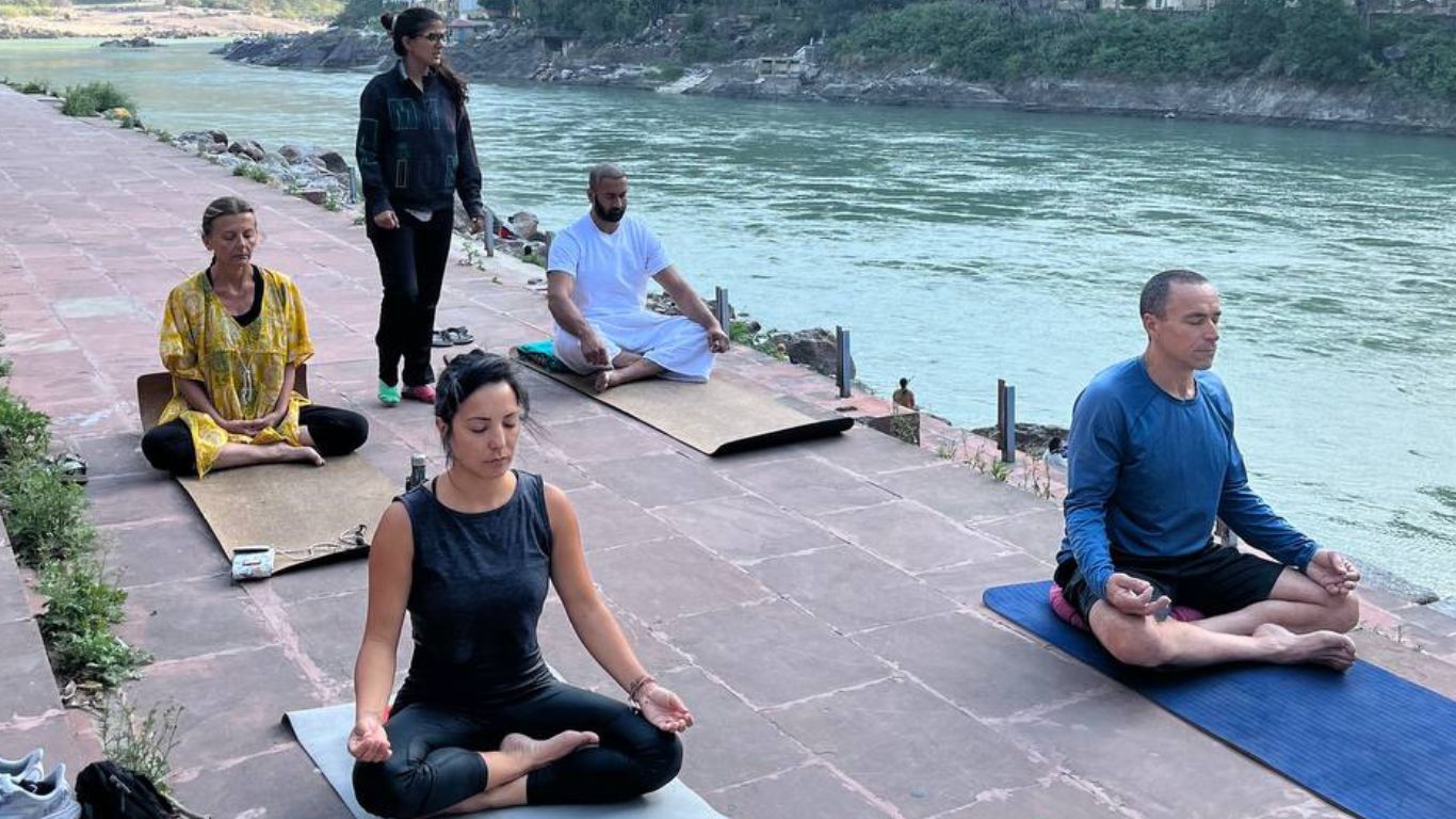 Rishikesh Yoga Meditation Study (Real Happiness School)
